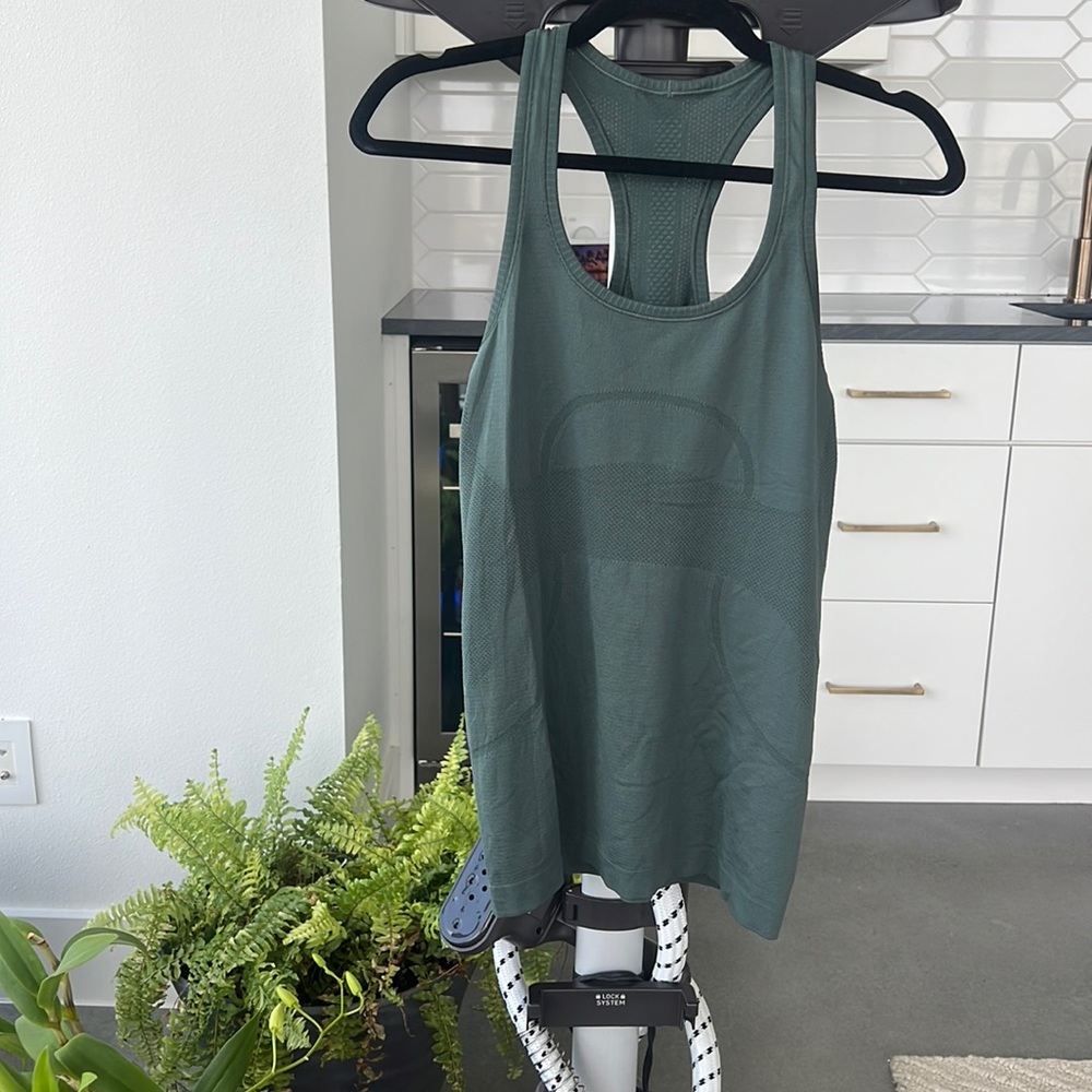 Lululemon tank